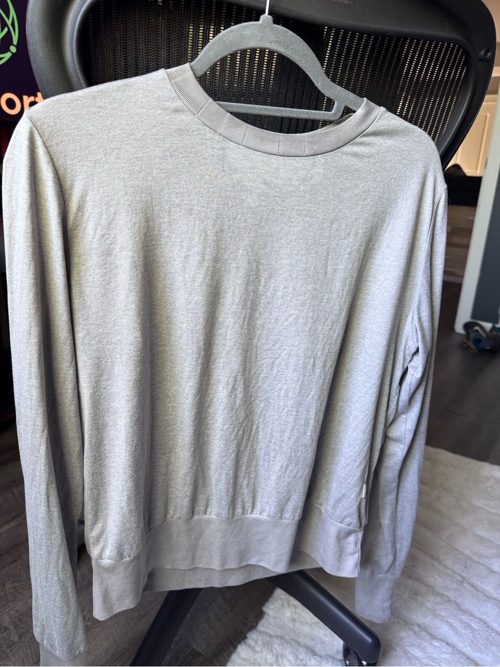 Vuori Light Gray Women’s Crewneck Pullover